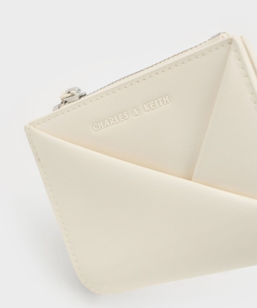 CHARLES & KEITH(チャールズ & キース)の「Midori ミドリ ジオメトリックトップジップウォレット(財布・レディース・スミクロ/クリーム/ブラウン系その他/ワインレッド/ブラウン系その他7/チョコ・XXS)」の8枚目の写真