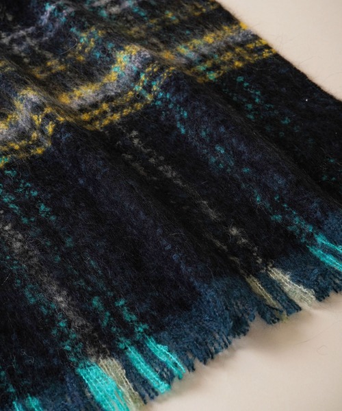 TIMELESS COMFORT（タイムレスコンフォート）の「PIERRE QUIOC（ピエールキオック） Macaron Maestro Etole56x180 BK（マフラー・レディース・ブラック・ONE SIZE）」の3枚目の写真