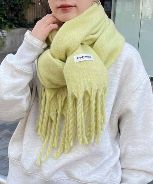 fredy emue（フレディエミュ）の「再生ポリボリュームストール（ストール/ショール・レディース・ライトグリーン/ラベンダー/キナリ/ブラウン・FREE）」の6枚目の写真