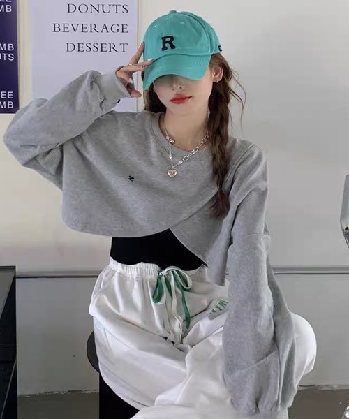 shopnikoniko(ショップニコニコ)の「ショート丈 クロスラップ トレーナー Zロゴ カシュクール ロングTシャツ(スウェット・レディース・ブラック/グレー・フリー)」の1枚目の写真