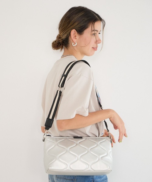 BAYFLOW（ベイフロー）の「キルティングショルダーバッグ（ショルダーバッグ・レディース・シルバー/ブラック/アイボリー・FREE）」の4枚目の写真