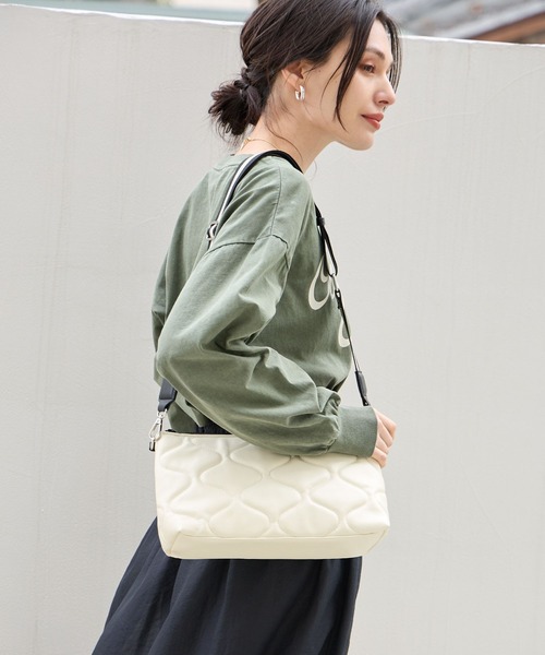 BAYFLOW（ベイフロー）の「キルティングショルダーバッグ（ショルダーバッグ・レディース・シルバー/ブラック/アイボリー・FREE）」の17枚目の写真
