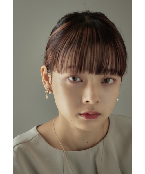 niana(ニアナ)の「ビジューフラワーパールピアス 結婚式 お呼ばれ アクセサリー(ピアス(両耳用)・レディース・シルバー/ゴールド・FREE)」の6枚目の写真