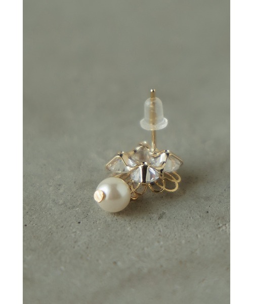 niana(ニアナ)の「ビジューフラワーパールピアス 結婚式 お呼ばれ アクセサリー(ピアス(両耳用)・レディース・シルバー/ゴールド・FREE)」の11枚目の写真