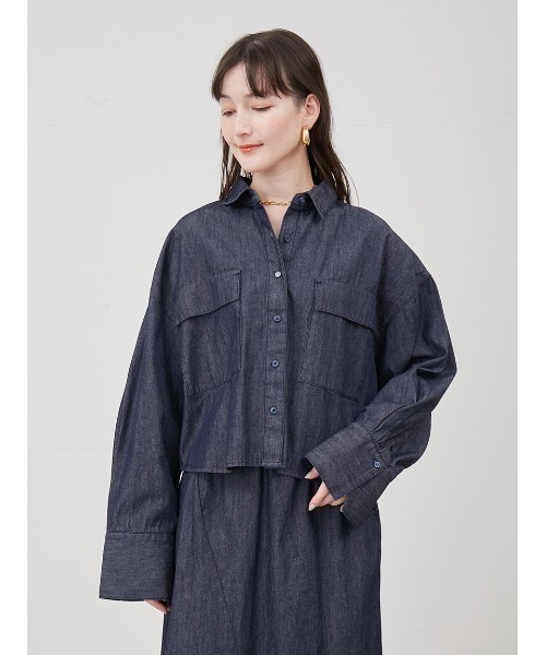 【新品未使用】Mila Owenデニムシャツ Mila Owen（ミラオーウェン）の「袖ボリュームM刺繍入りデニムシャツ