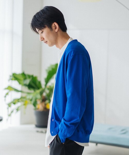 EDIFICE（エディフィス）の「16ゲージ アイスコットン Vネック カーディガン（カーディガン/ボレロ・メンズ・ブラック/ベージュ系その他/グリーン/ブルー系その他/レッド・MEDIUM/LARGE）」の8枚目の写真