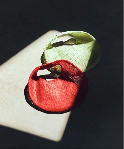 LE VERNIS（ル・ベルニ）の「LE VERNIS(ル・ベルニ)Mesh round bag S（ハンドバッグ・レディース・レッド/ライム/ベージュ/ブラック・FREE）」の4枚目の写真