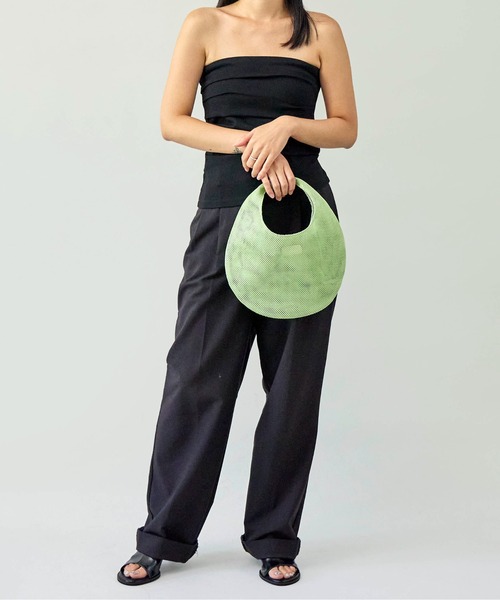 LE VERNIS（ル・ベルニ）の「LE VERNIS(ル・ベルニ)Mesh round bag S（ハンドバッグ・レディース・レッド/ライム/ベージュ/ブラック・FREE）」の9枚目の写真