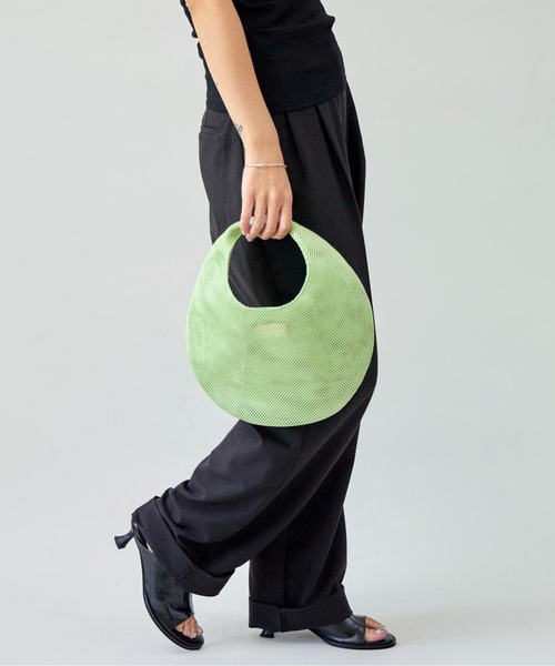 LE VERNIS（ル・ベルニ）の「LE VERNIS(ル・ベルニ)Mesh round bag S（ハンドバッグ・レディース・レッド/ライム/ベージュ/ブラック・FREE）」の8枚目の写真