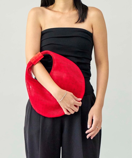 LE VERNIS（ル・ベルニ）の「LE VERNIS(ル・ベルニ)Mesh round bag S（ハンドバッグ・レディース・レッド/ライム/ベージュ/ブラック・FREE）」の11枚目の写真