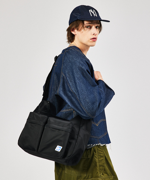 UNIVERSAL OVERALL(ユニバーサルオーバーオール)の「【UNIVERSAL】2POPCKET SHOULDER / ショルダーバック 15L / UVO-192(ショルダーバッグ・メンズ・ブラック/ホワイト・フリー)」の2枚目の写真