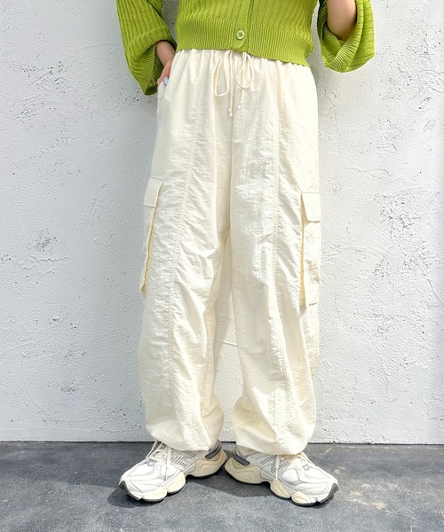 apres jour mignon(アプレジュールミニョン)の「カーゴパンツ(カーゴパンツ・レディース・ブルー・X-LARGE)」の2枚目の写真