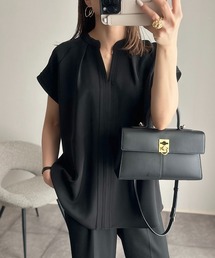 Emma Taylor（エマテイラー）の「【楽シリーズ】イージーケアGOLDホックキーネックステッチワークブラウス（シャツ/ブラウス）」