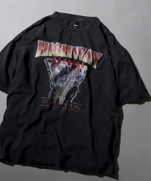 SITRY(シトリー)の「Pigment Graphic T-shirt/オーバーサイズ ピグメント加工 ヴィンテージライク ロックプリント 半袖Tシャツ レディース メンズ(Tシャツ/カットソー・メンズ・チャコール/グレー系その他/ブラック/ブラック系その他・L/M)」の2枚目の写真