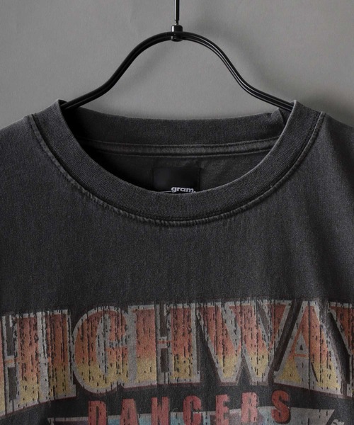 SITRY(シトリー)の「Pigment Graphic T-shirt/オーバーサイズ ピグメント加工 ヴィンテージライク ロックプリント 半袖Tシャツ レディース メンズ(Tシャツ/カットソー・メンズ・チャコール/グレー系その他/ブラック/ブラック系その他・L/M)」の13枚目の写真