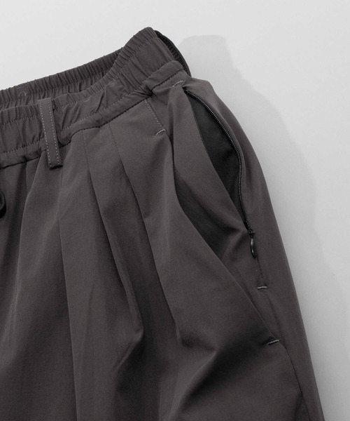 MAISON SPECIAL(メゾンスペシャル)の「《UNISEX》【SPORTS TECH HIGH SPEC LINE】Three-Tuck Wide Pants/3タックワイドパンツ【MAISON SPECIAL/メゾンスペシャル】(その他パンツ・メンズ・チャコールグレー/ブラック・0/1)」の21枚目の写真
