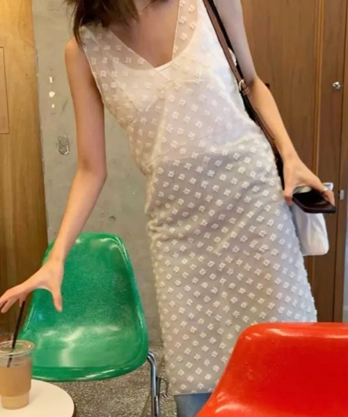 SEN TOKYO(セントーキョー)の「さらっと着れる一枚。花柄レースシフォンシースルーワンピース(ワンピース・レディース・ブラック/ホワイト・M/L)」の3枚目の写真