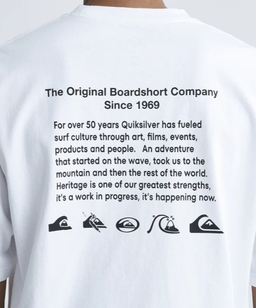 Quiksilver（クイックシルバー）の「HI STORY ST/クイックシルバーワンポイントロゴ半袖バックプリントTシャツ（Tシャツ/カットソー・メンズ・ホワイト/ブラック/ネイビー・LARGE/MEDIUM/X-LARGE/SMALL）」の8枚目の写真