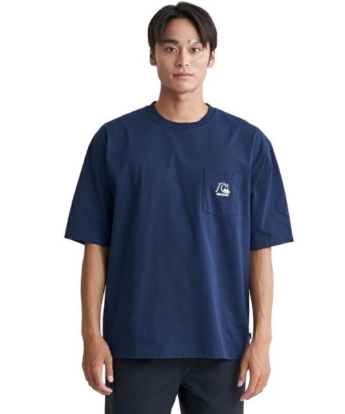 Quiksilver（クイックシルバー）の「HI STORY ST/クイックシルバーワンポイントロゴ半袖バックプリントTシャツ（Tシャツ/カットソー・メンズ・ホワイト/ブラック/ネイビー・LARGE/MEDIUM/X-LARGE/SMALL）」の11枚目の写真