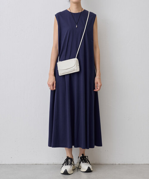 極美品 シンプルカットフレアワンピース BEARDSLEY（ビアズリー）の「《2サイズ展開》シンプルカットフレア