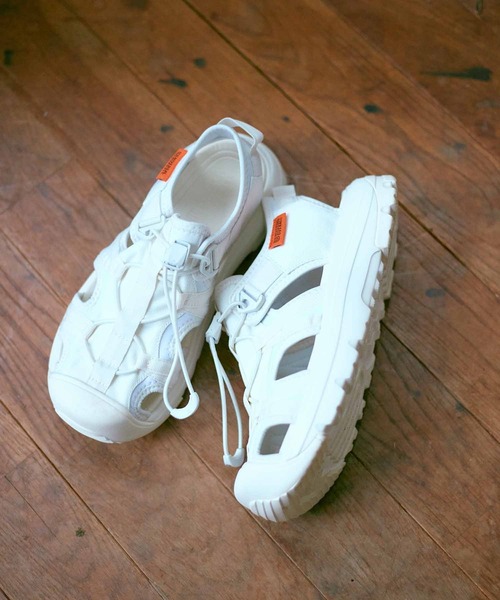 UNIVERSAL OVERALL（ユニバーサルオーバーオール）の「【WEB限定】UNIVERSAL OVERALL / "UO32" サンダル（サンダル・レディース・カーキ/ブラック/ベージュ/オフホワイト/グレー・9/8/6/5/7）」の2枚目の写真