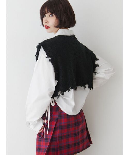 jouetie(ジュエティ)の「ダメージヘム2WAYZIPベスト(ベスト・レディース・ブラック/ブルー/オフホワイト/レッド・MEDIUM)」の5枚目の写真