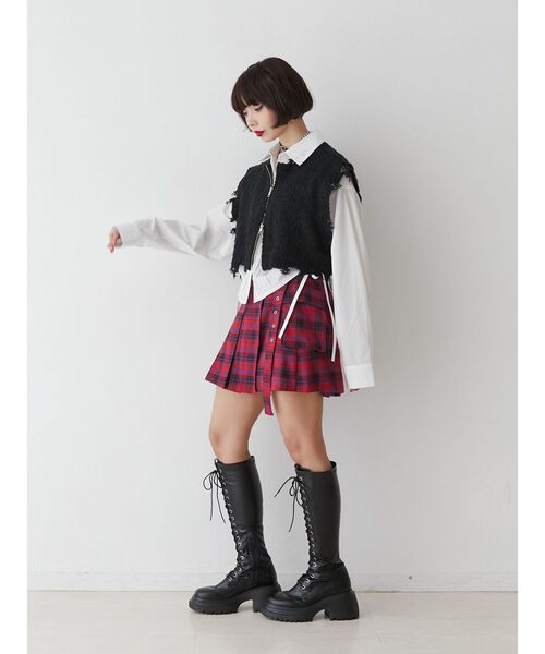 jouetie(ジュエティ)の「ダメージヘム2WAYZIPベスト(ベスト・レディース・ブラック/ブルー/オフホワイト/レッド・MEDIUM)」の16枚目の写真