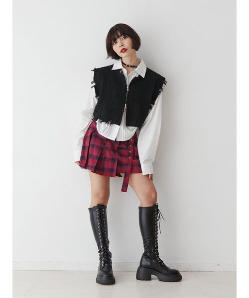 jouetie(ジュエティ)の「ダメージヘム2WAYZIPベスト(ベスト・レディース・ブラック/ブルー/オフホワイト/レッド・MEDIUM)」の18枚目の写真