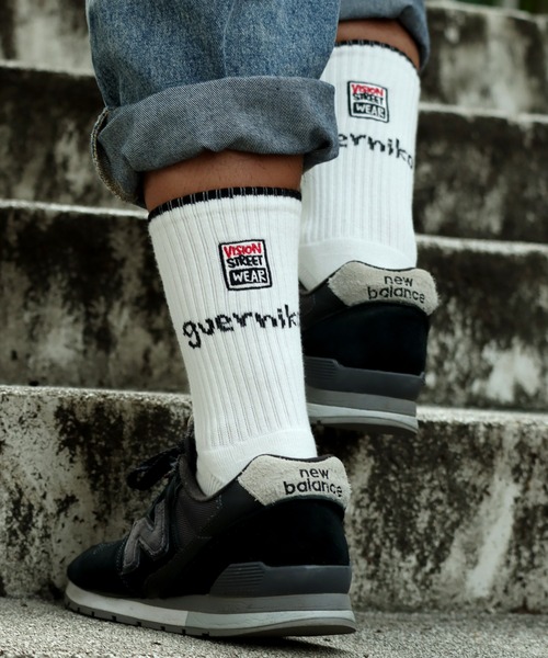 VISION STREET WEAR(ヴィジョンストリートウェア)の「【VISION STREET WEAR×guernika/ヴィジョンストリートウェア×ゲルニカ】ダブルネーム ロゴ ミドルスケーターソックス(ソックス/靴下・メンズ・ホワイト/ブラック・25~27cm/23~25cm)」の2枚目の写真