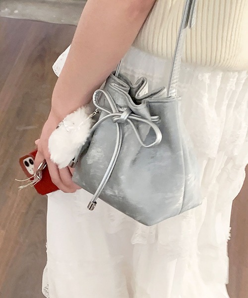 florist(フローリスト)の「スムースレザーリボンショルダーバック/巾着ポシェット(ショルダーバッグ・レディース・オフホワイト/ピンク/シルバー/ブラック・FREE)」の7枚目の写真