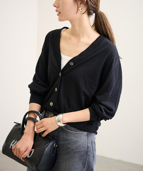 FRAMeWORK(フレームワーク)の「≪追加≫イタリアヤーン basic Vネックカーディガン(カーディガン/ボレロ・レディース・ベージュ/ブラック/ライトグレー・FREE)」の2枚目の写真