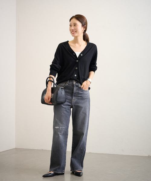 FRAMeWORK(フレームワーク)の「≪追加≫イタリアヤーン basic Vネックカーディガン(カーディガン/ボレロ・レディース・ベージュ/ブラック/ライトグレー・FREE)」の4枚目の写真