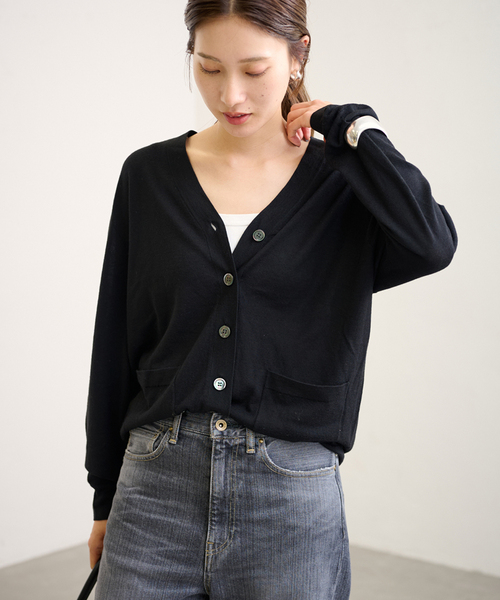 FRAMeWORK(フレームワーク)の「≪追加≫イタリアヤーン basic Vネックカーディガン(カーディガン/ボレロ・レディース・ベージュ/ブラック/ライトグレー・FREE)」の8枚目の写真