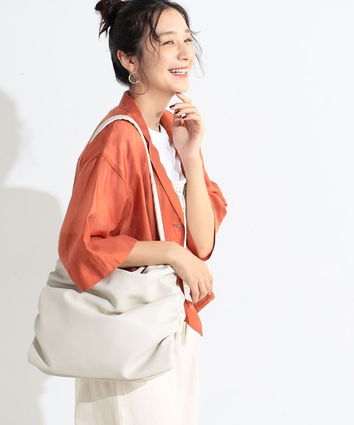 FOUND GOOD(ファウンドグッド)の「PUサイドシャーリングBAG(ショルダーバッグ・レディース・アイボリー/ブラック/グレー系2/ベージュ・FREE)」の4枚目の写真