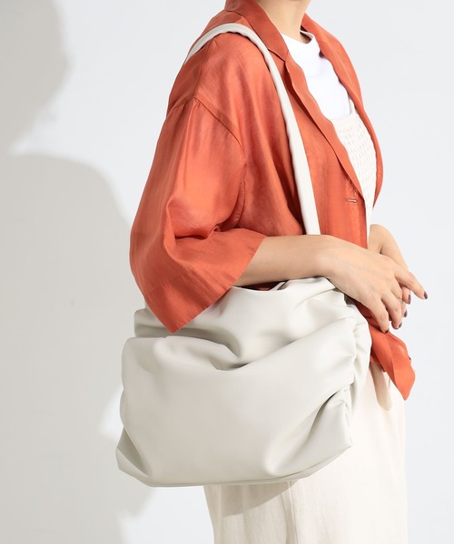 FOUND GOOD(ファウンドグッド)の「PUサイドシャーリングBAG(ショルダーバッグ・レディース・アイボリー/ブラック/グレー系2/ベージュ・FREE)」の6枚目の写真