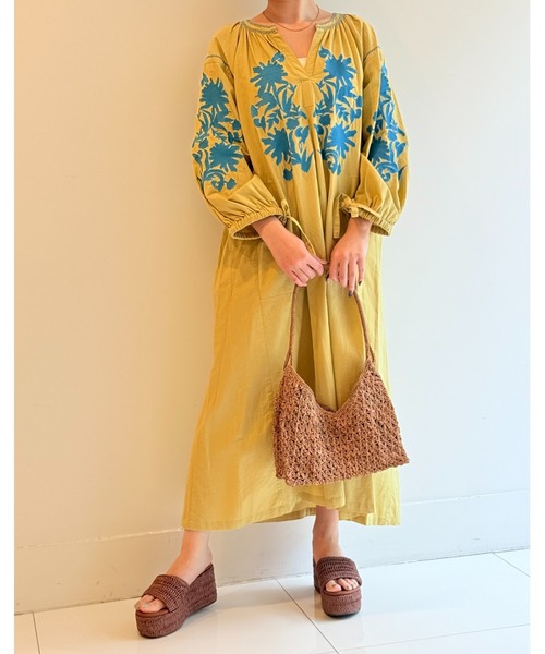 美品✨SARA MALLIKA CIN EMB LONG DRESS ワンピース sara mallika（サラ マリカ）の「C.LINEN BIG FLOWER EMB DRESS