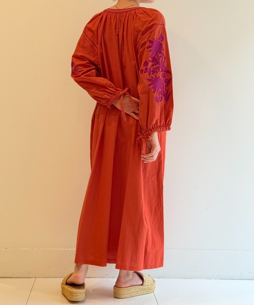 sara mallika（サラ マリカ）の「C.LINEN BIG FLOWER EMB DRESS
