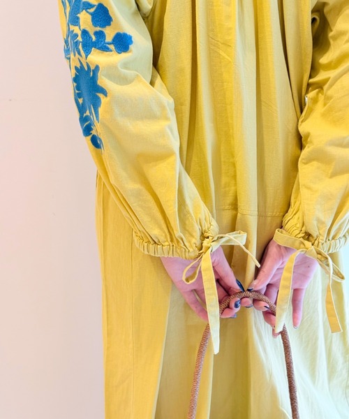 sara mallika（サラ マリカ）の「C.LINEN BIG FLOWER EMB DRESS