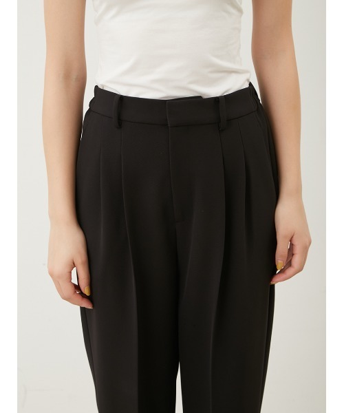 Mila Owen（ミラオーウェン）の「後ろゴム2タックテーパードパンツ【手洗い可能】（その他パンツ・レディース・キャメル/アイボリー/ブラック・0/1）」の4枚目の写真