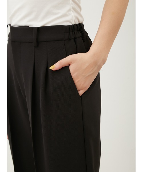 Mila Owen（ミラオーウェン）の「後ろゴム2タックテーパードパンツ【手洗い可能】（その他パンツ・レディース・キャメル/アイボリー/ブラック・0/1）」の6枚目の写真