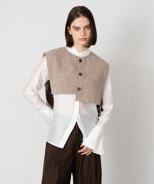 Formeque(フォルミーク)の「【Formeque】アシンメトリーベスト(ベスト・レディース・ベージュ/ブラック・FREE)」の3枚目の写真