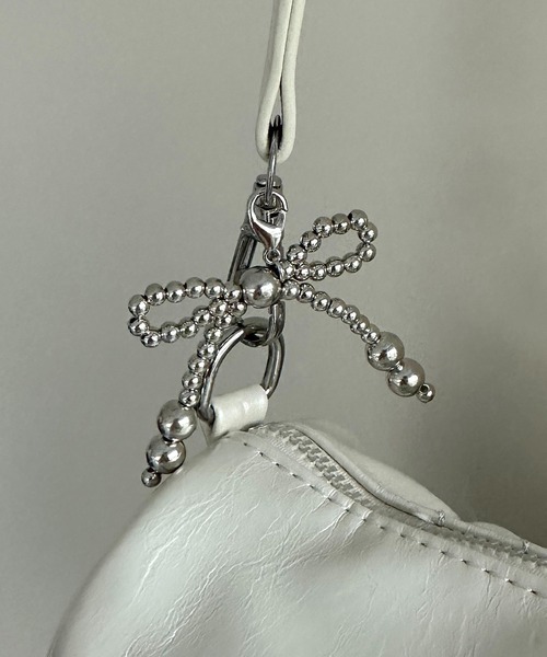 apres jour mignon(アプレジュールミニョン)の「【apresjour mignon×ARIAZ】アソートリボンマルチチャーム2SET(シューズアクセサリー・レディース・その他/シルバー/オフホワイト・ONESIZE)」の8枚目の写真