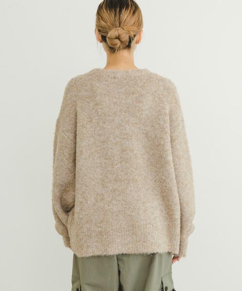 ITEMS URBANRESEARCH（アイテムズ アーバンリサーチ）の「ブークレロゴニットプルオーバー（ニット/セーター・レディース・ベージュ/グレー/ピンク・FREE）」の16枚目の写真