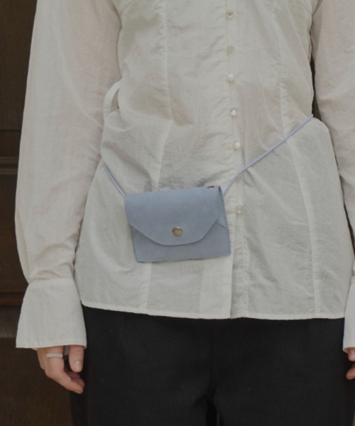 GIUNON（ジウノン）の「4way suede mini pouch / 4way スエードミニポーチ（ショルダーバッグ・レディース・ブルー/ブラック/ミント/ホワイト/ブラウン/ピンク・FREE）」の5枚目の写真