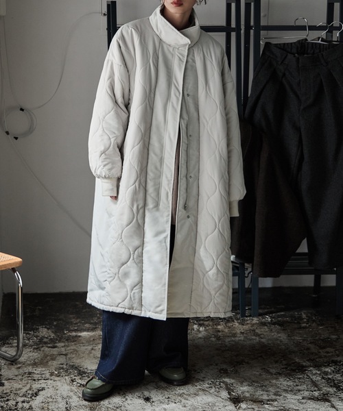 etoll.（エトル）の「キルティング切替オフラインロングコート（ダウンジャケット/コート・レディース・ブラック/アイボリー/カーキ・M）」の14枚目の写真