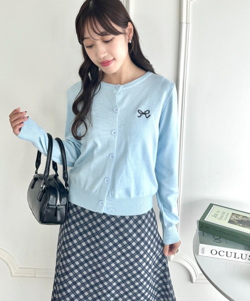 Loueme(ルエム)の「リボン刺繍ワンポイントカーディガン(カーディガン/ボレロ・レディース・グレー/ブラック/ライトブルー・FREE)」の21枚目の写真