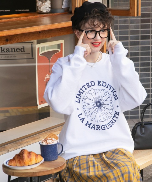 GILDAN（ギルダン）の「GILDAN アソートロゴ オーバーサイズ裏起毛スウェットプルオーバー（スウェット・レディース・チャコールグレー/レッド/ブラック/ネイビー/アッシュグレー/オフホワイト/杢グレー/トップグレー/ブラウン・L/M/S）」の2枚目の写真