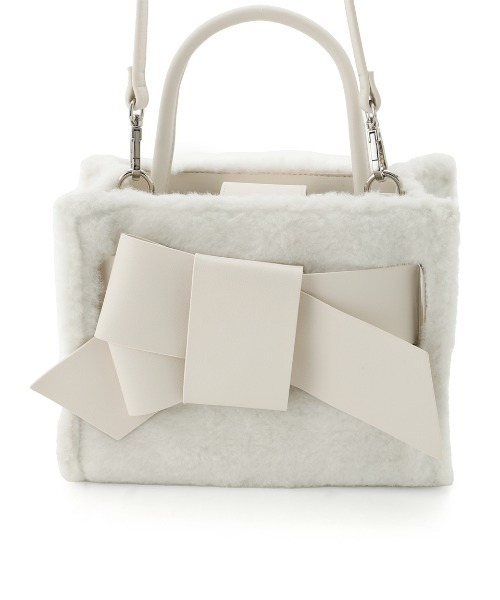 FRAY I.D（フレイアイディー）の「【Holiday】ファーリボンミドルバッグ（ショルダーバッグ・レディース・ホワイト/ピンク/グレー・FREE）」の9枚目の写真