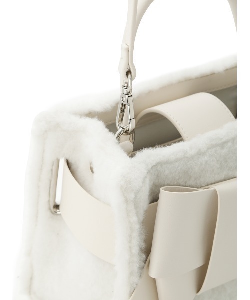 FRAY I.D（フレイアイディー）の「【Holiday】ファーリボンミドルバッグ（ショルダーバッグ・レディース・ホワイト/ピンク/グレー・FREE）」の10枚目の写真