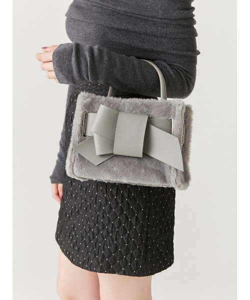 FRAY I.D（フレイアイディー）の「【Holiday】ファーリボンミドルバッグ（ショルダーバッグ・レディース・ホワイト/ピンク/グレー・FREE）」の15枚目の写真